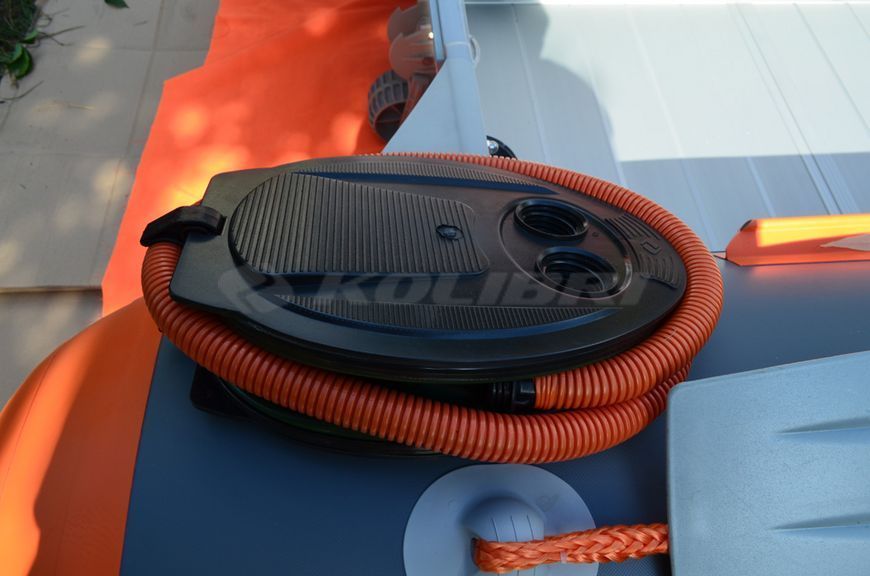 Kolibri KM-330DSL (Колібрі КМ-330ДСЛ) надувний кільовий човен темно-сірий з помаранчевим + фанерний пайол, фото kolibri.com.ua №12